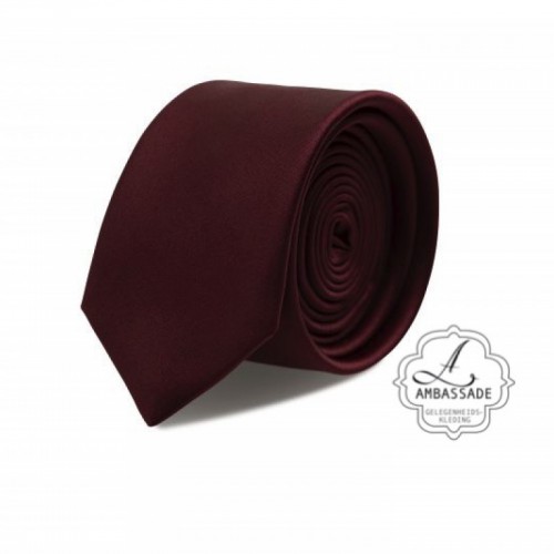 Gladde glansende effen stropdas van satijn met een pochet voor een bruidegom of voor bij een jacquet in pastel tinten.