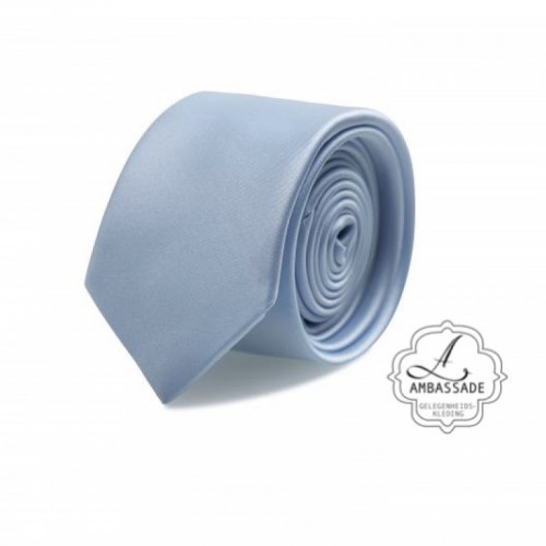 Gladde glansende effen stropdas van satijn met een pochet voor een bruidegom of voor bij een jacquet in pastel tinten. Baby blauw