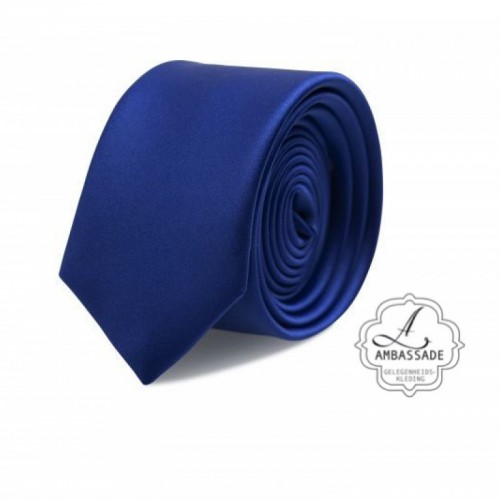 Gladde glansende effen stropdas van satijn met een pochet voor een bruidegom of voor bij een jacquet in pastel tinten. Blauw of konings blauw