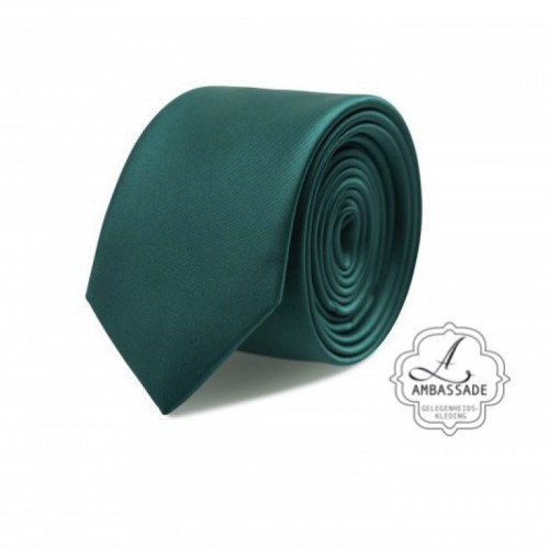Gladde glansende effen stropdas van satijn met een pochet voor een bruidegom of voor bij een jacquet in pastel tinten. Donker groen